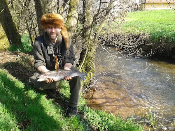 Robin Wood Kurs im Wald mit Holzarbeit und Feuer